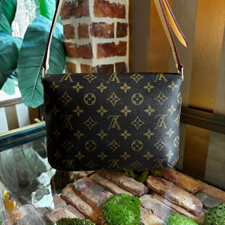 LOUIS VUITTON Musette Tango