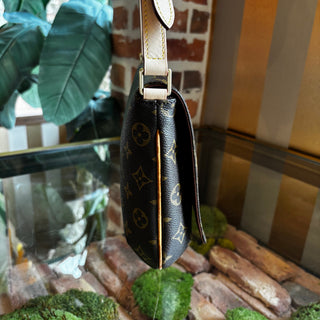 LOUIS VUITTON Musette Tango