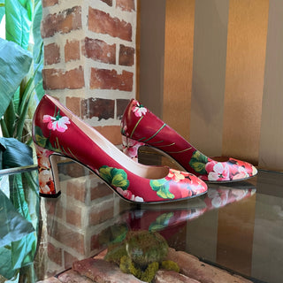 GUCCI Red Calfskin Blooms Pumps SZ 39 (US 9)