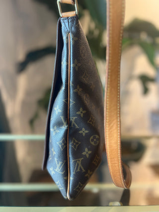 LOUIS VUITTON Monogram Musette GM