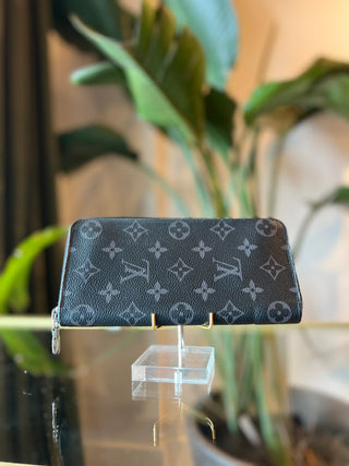 LOUIS VUITTON Monogram Eclipse Vertical Zippy Wallet
