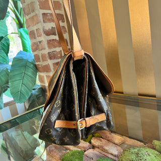 LOUIS VUITTON Saumur 35 Monogram Canvas Vintage Crossbody Bag