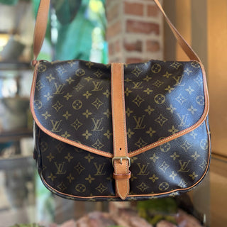 LOUIS VUITTON Saumur 35 Monogram Canvas Vintage Crossbody Bag