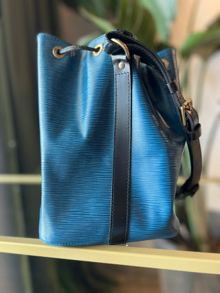 LOUIS VUITTON Blue Epi Bucket MM