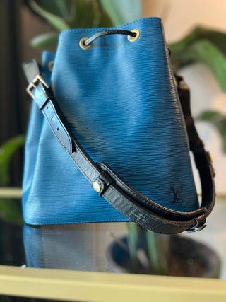 LOUIS VUITTON Blue Epi Bucket MM