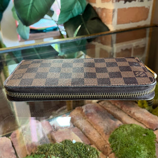 LOUIS VUITTON Zippy Damier Ebene Wallet