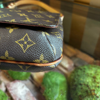 LOUIS VUITTON Musette Tango