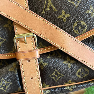 LOUIS VUITTON Saumur 35 Monogram Canvas Vintage Crossbody Bag