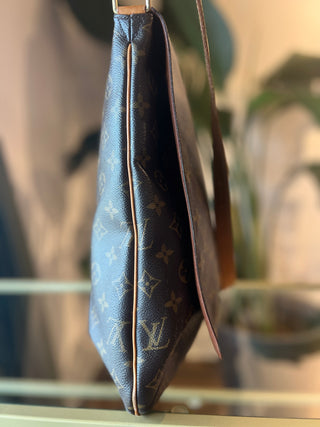 LOUIS VUITTON Monogram Musette GM