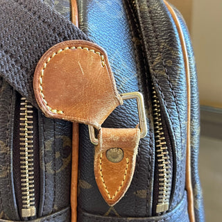 LOUSI VUITTON Reporter PM Monogram Canvas Crossbody Bag