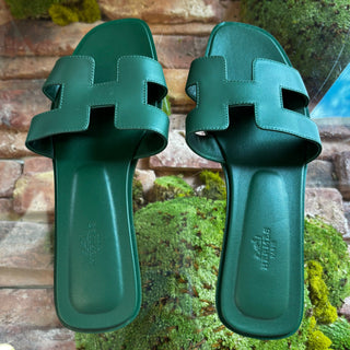 HERMES Oran Vert Electrique Calfskin Leather Sandals SZ 39.5 (9.5 US)