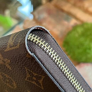 LOUIS VUITTON Zippy Monogram Canvas Wallet