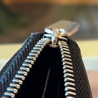 LOUIS VUITTON Black Epi Leather Zippy Wallet