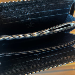 LOUIS VUITTON Black Epi Leather Zippy Wallet