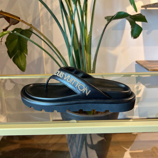 LOUIS VUITTON Black Leather Studded Flip Flops SZ 40
