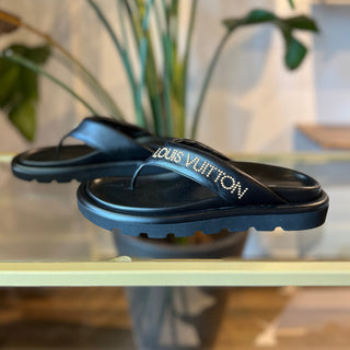 LOUIS VUITTON Black Leather Studded Flip Flops SZ 40