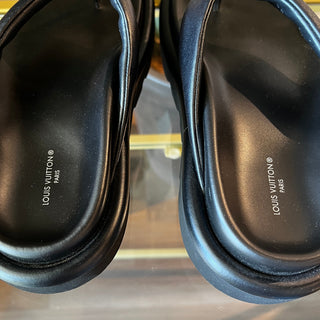 LOUIS VUITTON Black Leather Studded Flip Flops SZ 40
