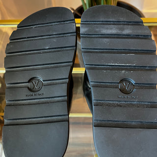 LOUIS VUITTON Black Leather Studded Flip Flops SZ 40