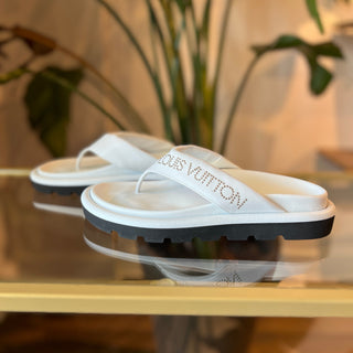 LOUIS VUITTON White Leather Studded Accents Flip Flops SZ 40