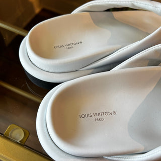 LOUIS VUITTON White Leather Studded Accents Flip Flops SZ 40